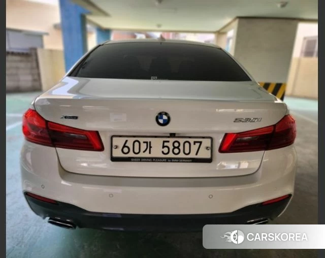 BMW 5 Series (G30) 2018 Белый из Кореи, фото 2