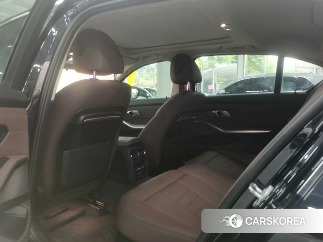 BMW 3 series 2021 Черный из Китая, фото 2
