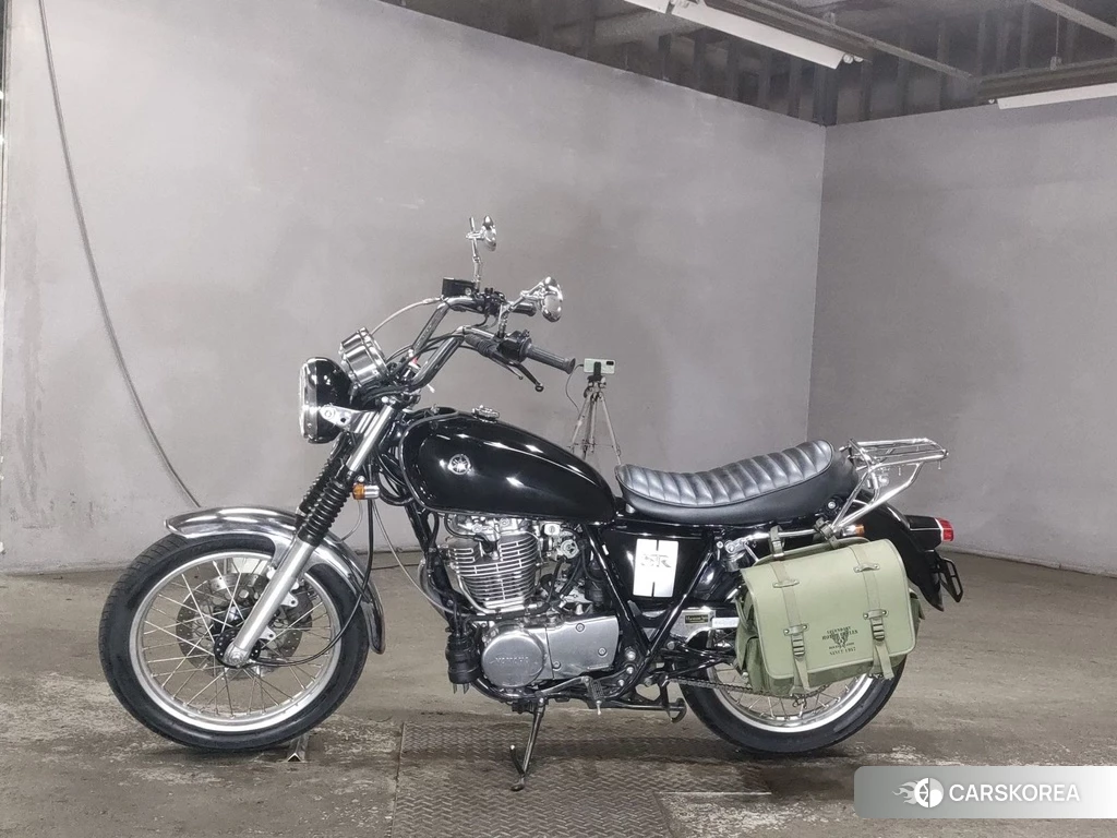 Проданный Yamaha SR 400 2019 из Японии, фото 2