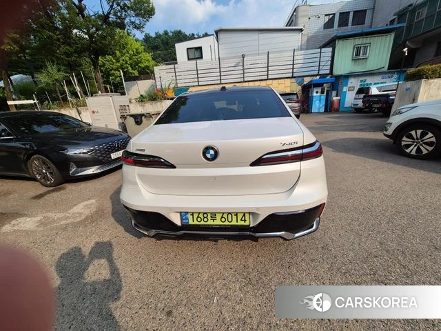 BMW 7 Series (G70) 2024 Белый из Кореи, фото 2