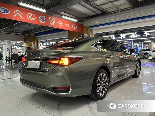 Lexus ES 2023 Зеленый из Китая, фото 6
