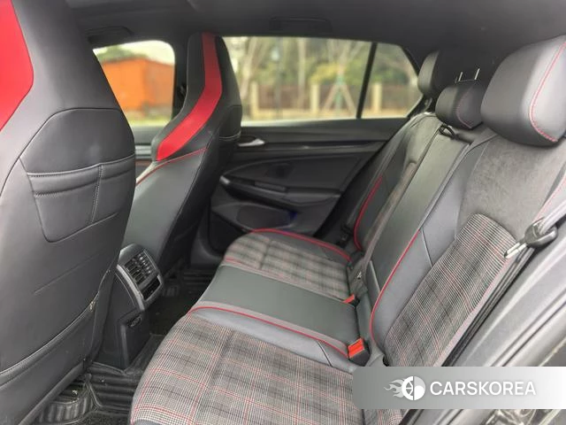 Volkswagen Golf GTI 2022 Черный из Китая, фото 2