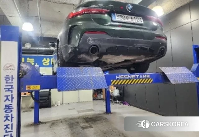 BMW 4 Series (G22) 2022 Темно-зеленый из Кореи, фото 2