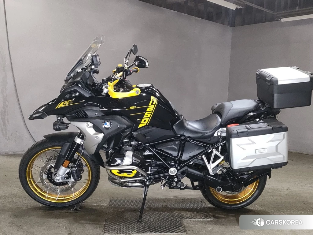Проданный BMW R1250GS 2021 из Японии
