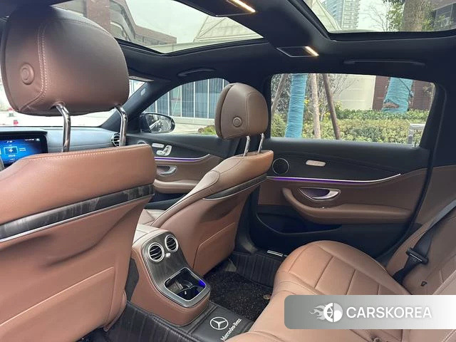 Mercedes-Benz E-class 2023 Черный из Китая, фото 3