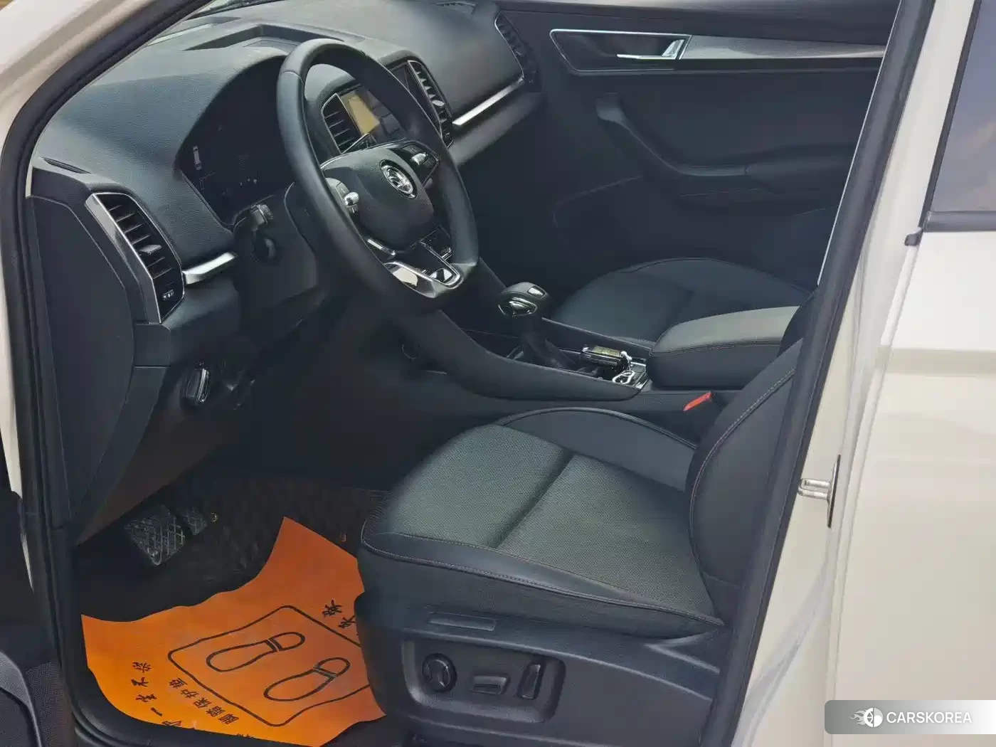 Skoda Karoq 2022 Белый из Китая, фото 2
