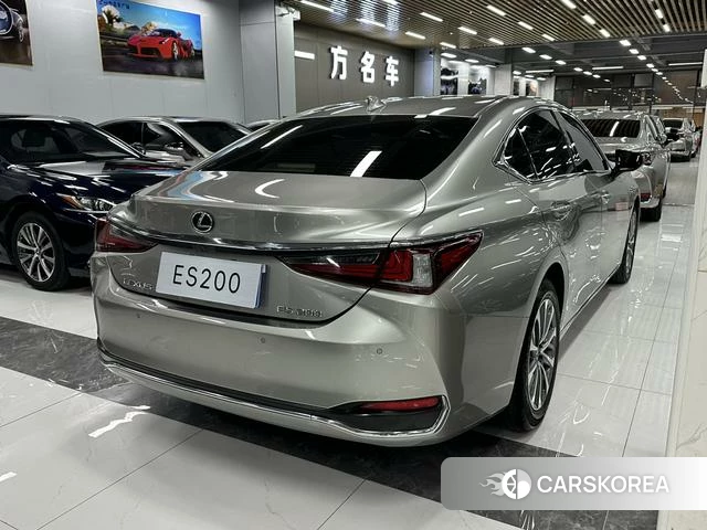 Lexus ES 2022 Серебристо-серый из Китая, фото 4