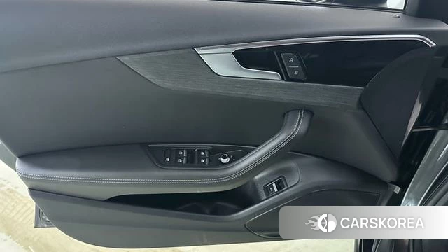 Audi A4L id 4298339 из Китая 10