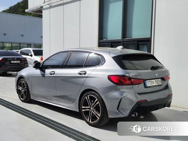 BMW 1 Series (F40) 2022 Серебристо-серый из Кореи, фото 2