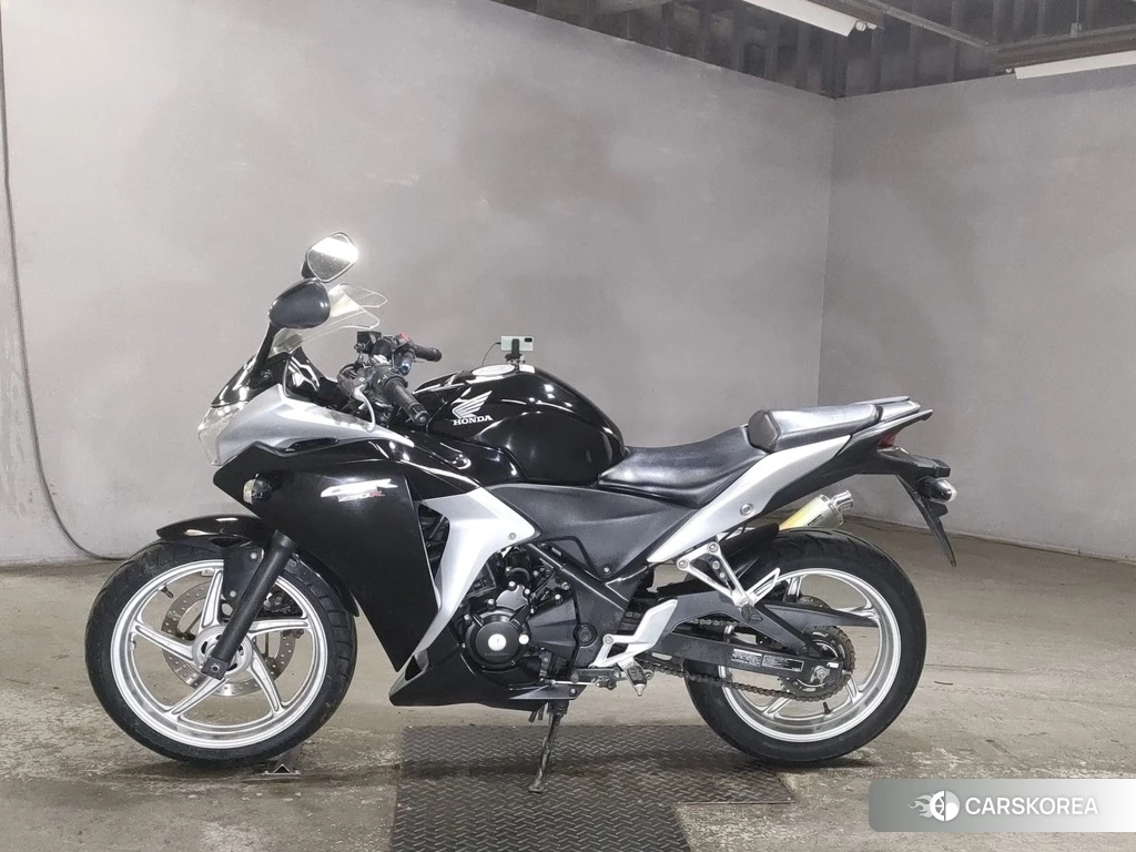 Проданный Honda CBR250R 2011 из Японии, фото 2