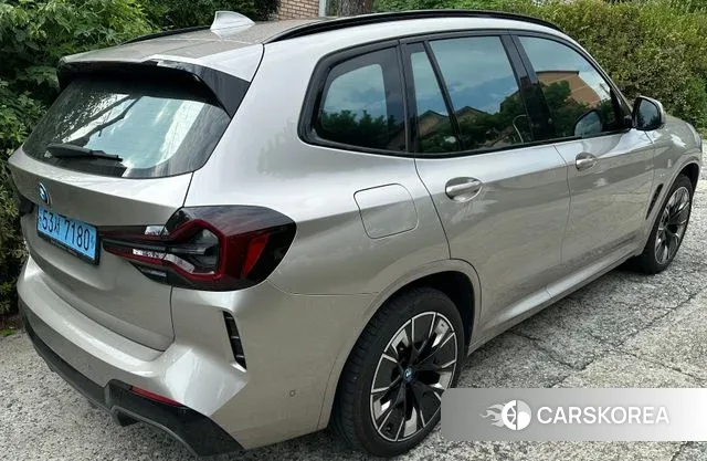 BMW iX3 2023 Серебряный из Кореи, фото 2