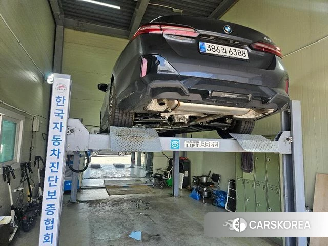 BMW 5 Series (G60) 2026 Серый из Кореи, фото 2