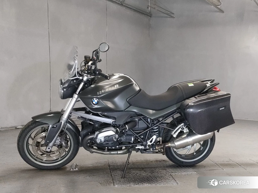 Проданный BMW R1200R 2011 из Японии