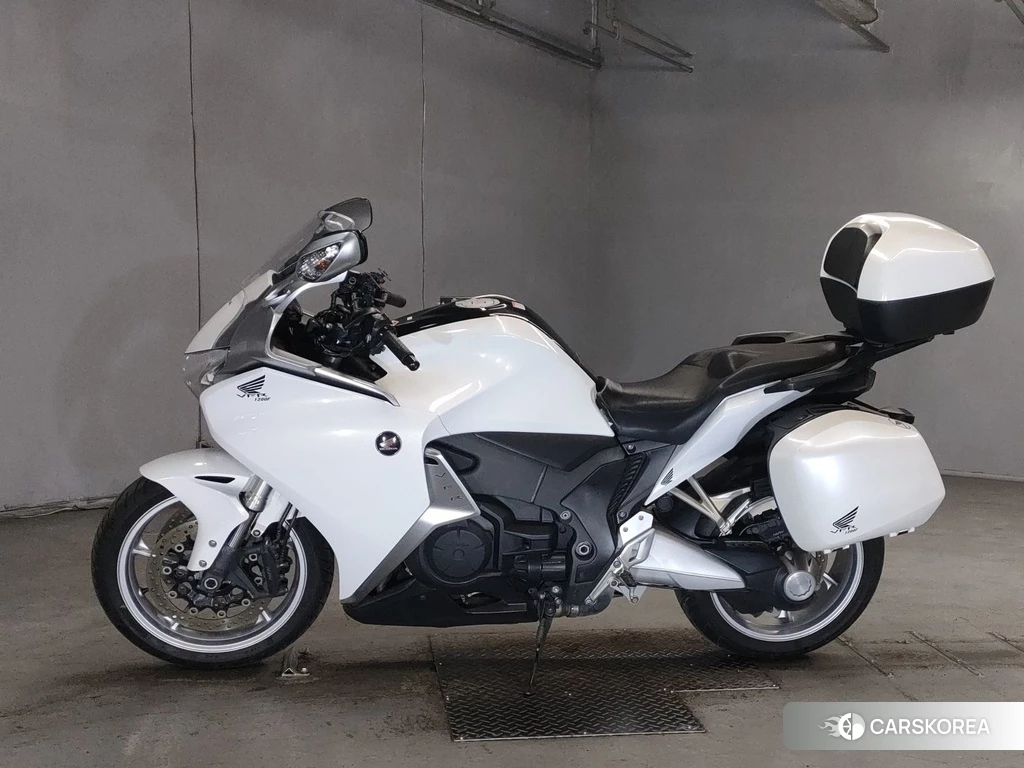 Проданный Honda VFR1200F DCT 2013 из Японии, фото 2