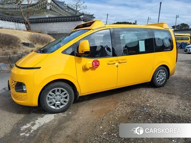 Hyundai Staria 2023 Желтый из Кореи, фото 2