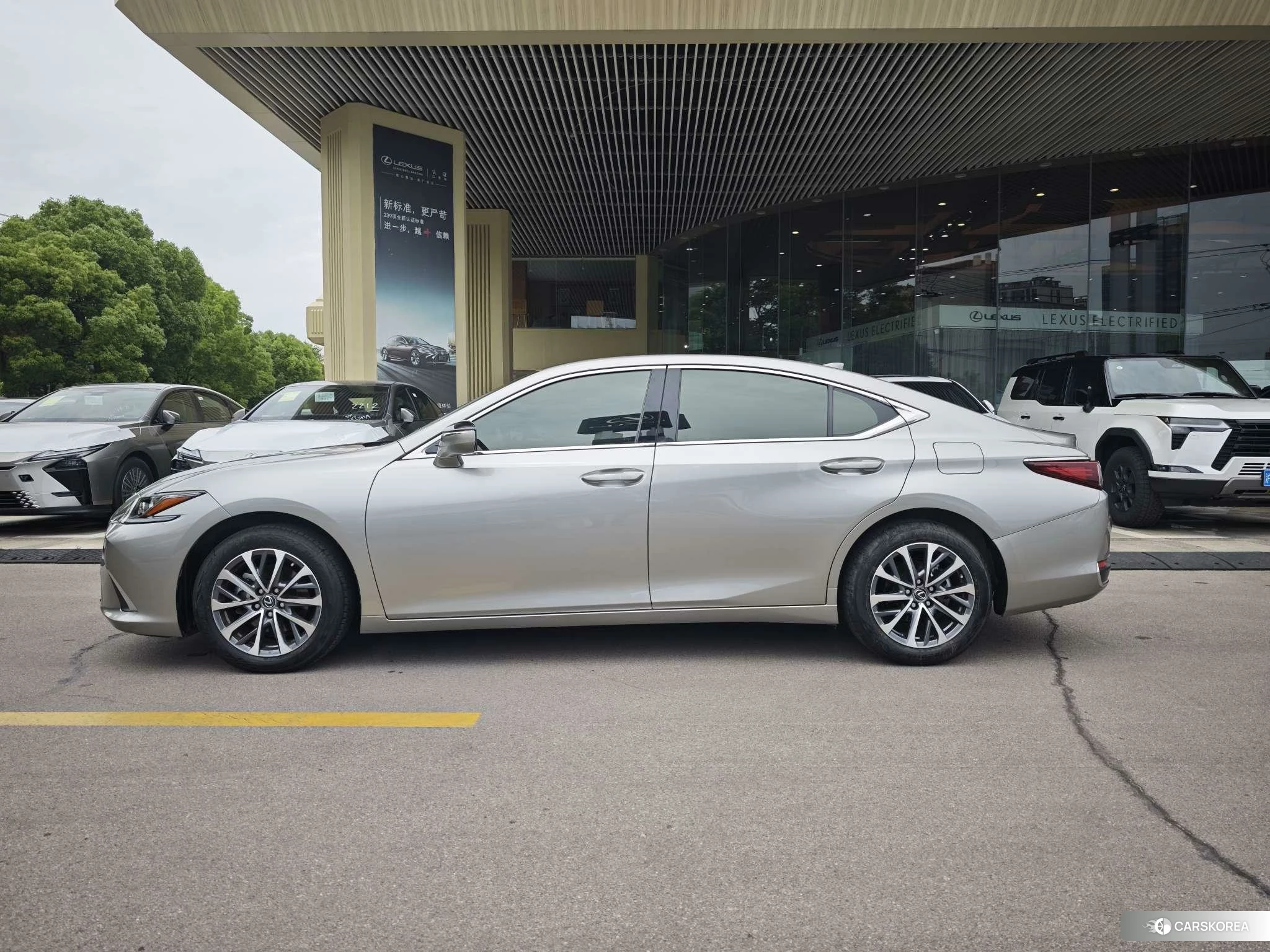 Lexus ES id 4455415 из Китая 8