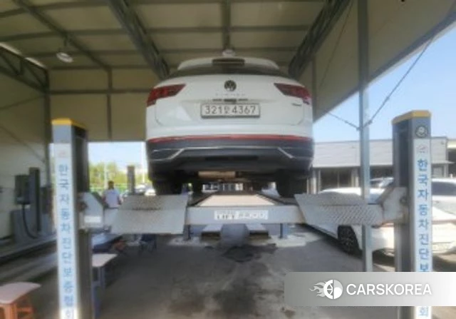 Volkswagen Tiguan second Generation 2022 Белый из Кореи, фото 2