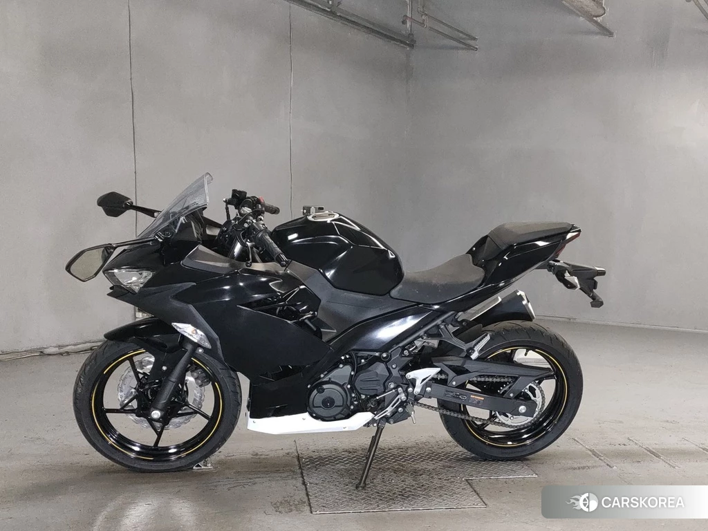 Проданный Kawasaki NINJA 400 2022 из Японии