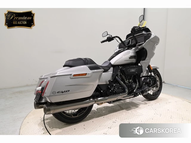 Проданный Harley-Davidson Road Glide FLTRXSE 1980 CVO 2023 из Японии, фото 2