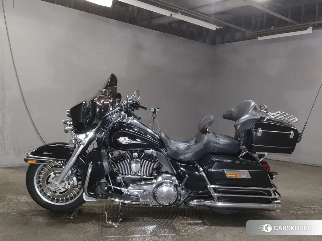 Проданный Harley-Davidson Electra Glide FLHTC1580 2010 из Японии, фото 2