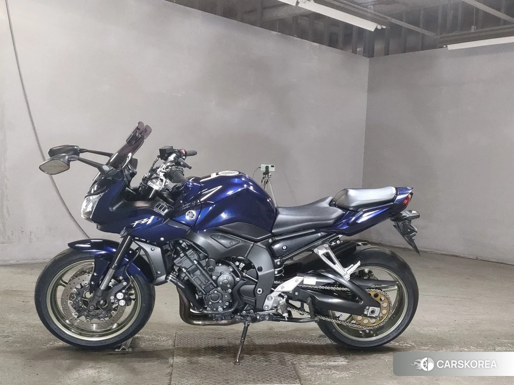 Проданный Yamaha FZ1 FEATHER 2010 из Японии