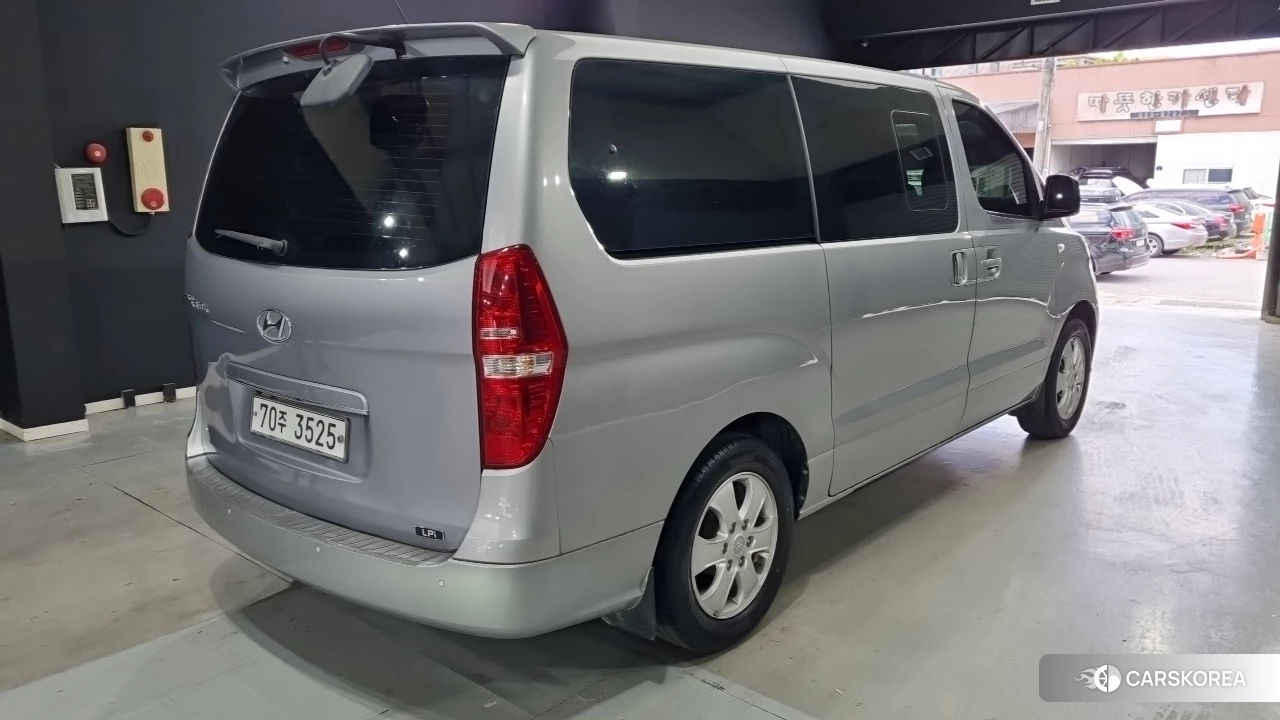 Hyundai The New Grand Starex id 4642371 из Кореи 10