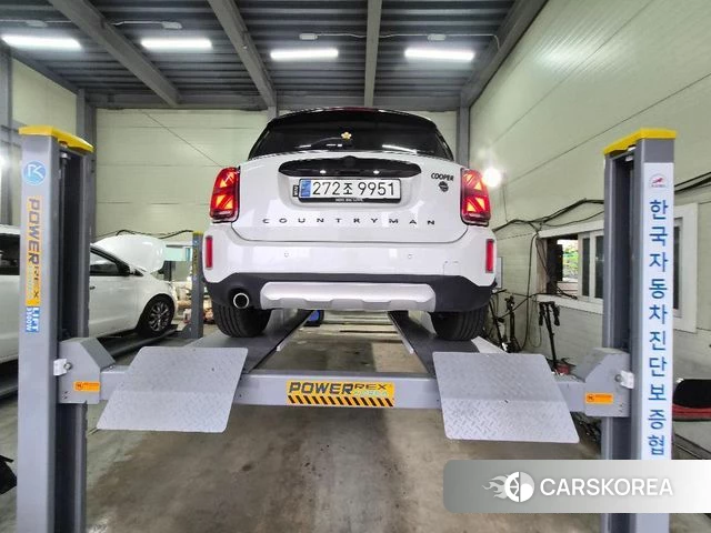 Mini Cooper Countryman 2023 Белый из Кореи, фото 2