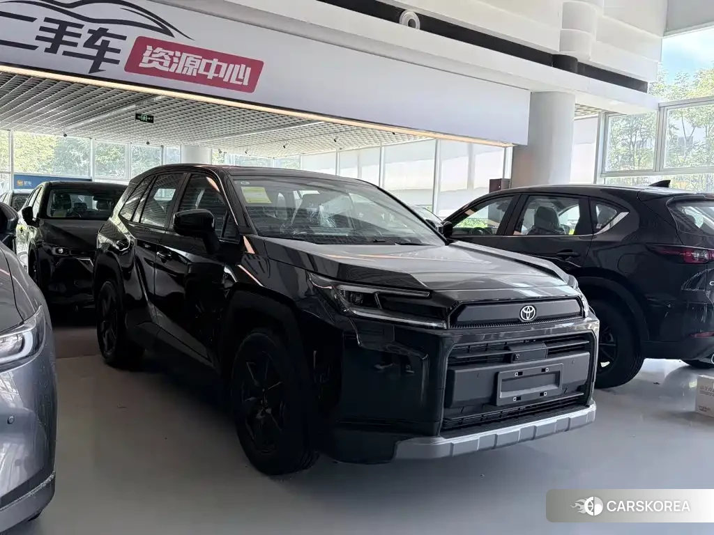 Toyota RAV4 2026 Черный из Китая, фото 2