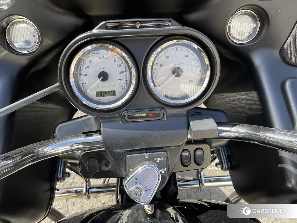 Проданный Harley-Davidson Road Glide FLTRX1690 2013 из Японии, фото 2
