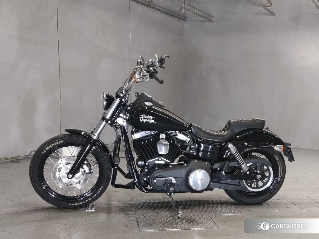 Проданный Harley-Davidson Dyna Street Bob FXDB1690 2017 из Японии, фото 2