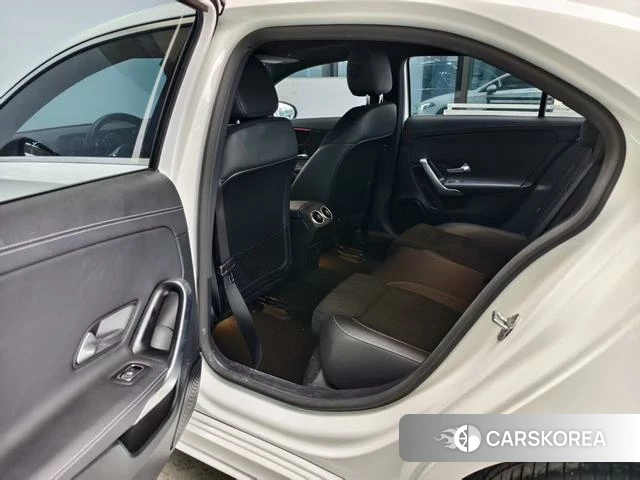 Mercedes-Benz Class A 2021 Белый из Китая, фото 2