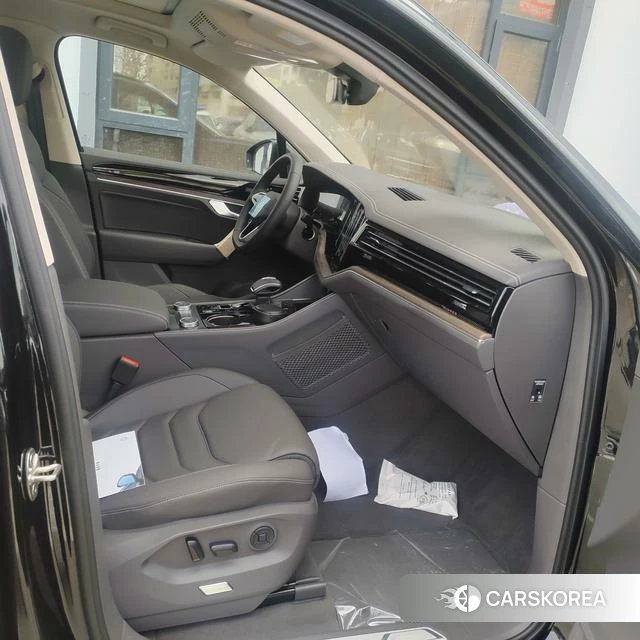 Volkswagen Touareg 2026 Черный из Китая, фото 4