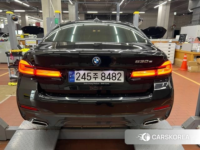 BMW 5 Series (G30) 2023 Черный из Кореи, фото 2