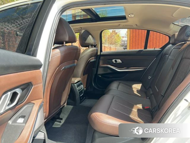 BMW 3 series 2023 Белый из Китая, фото 2