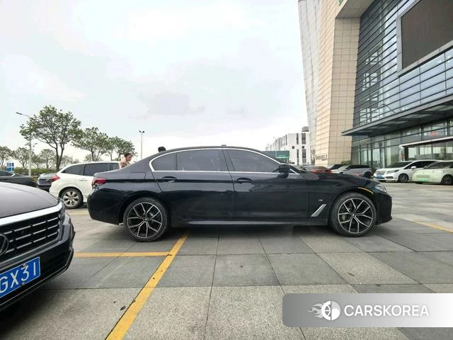 BMW 5 series 2024 Черный из Китая, фото 2