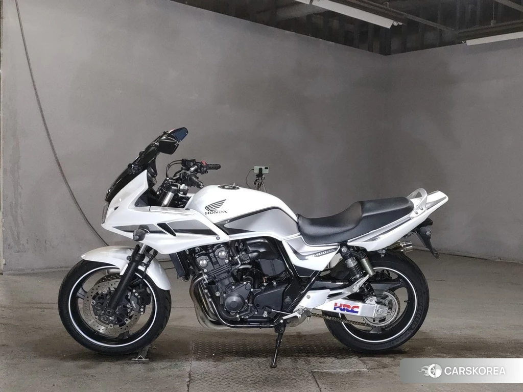 Проданный Honda CB400SF BOLDOR 2010 из Японии, фото 2