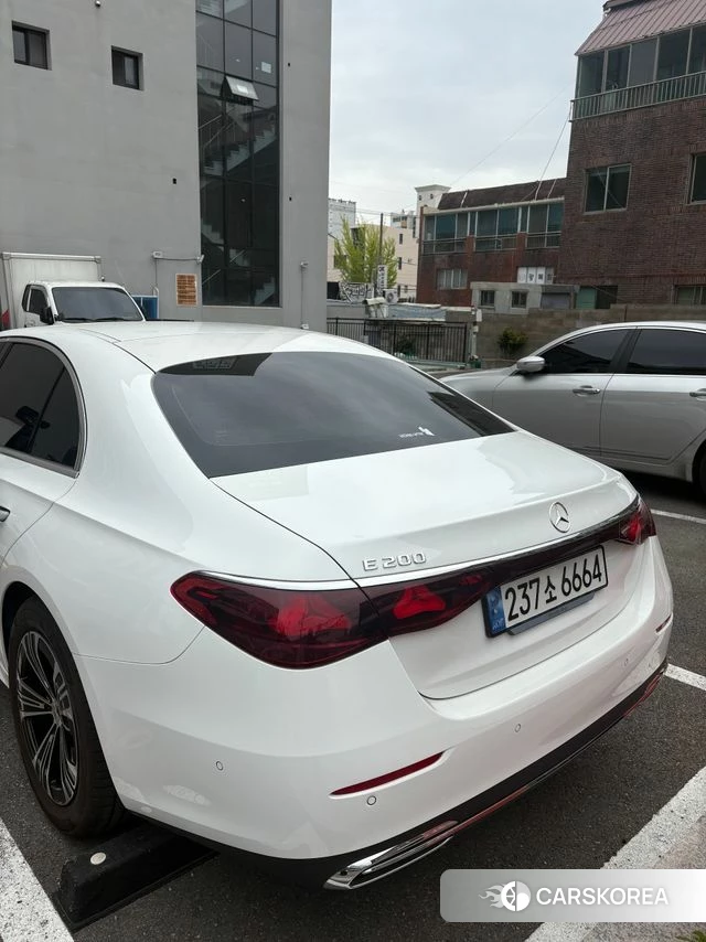 Mercedes-Benz E-Class W214 2024 Белый из Кореи, фото 2