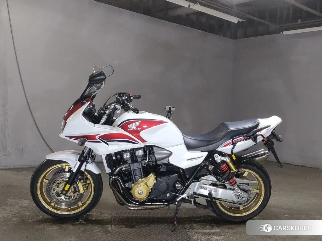 Проданный Honda CB1300SF BOLDOR 2014 из Японии, фото 2