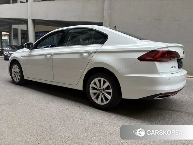 Volkswagen Bora 2022 Белый из Китая, фото 4