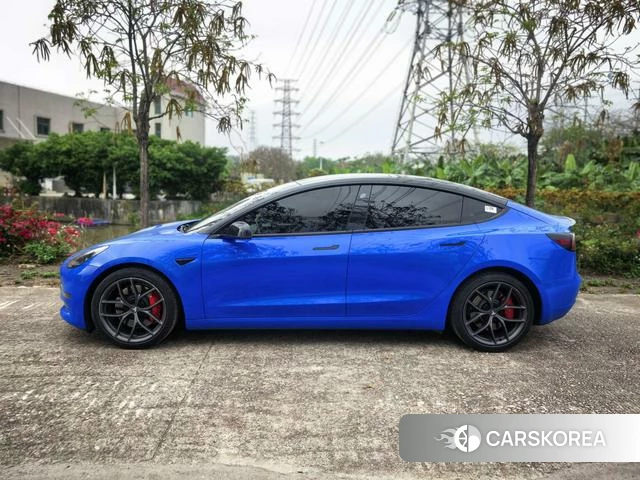 Tesla Model 3 2022 Синий из Китая, фото 2