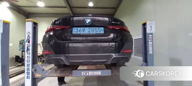 BMW i4 2023 Черный из Кореи, фото 2