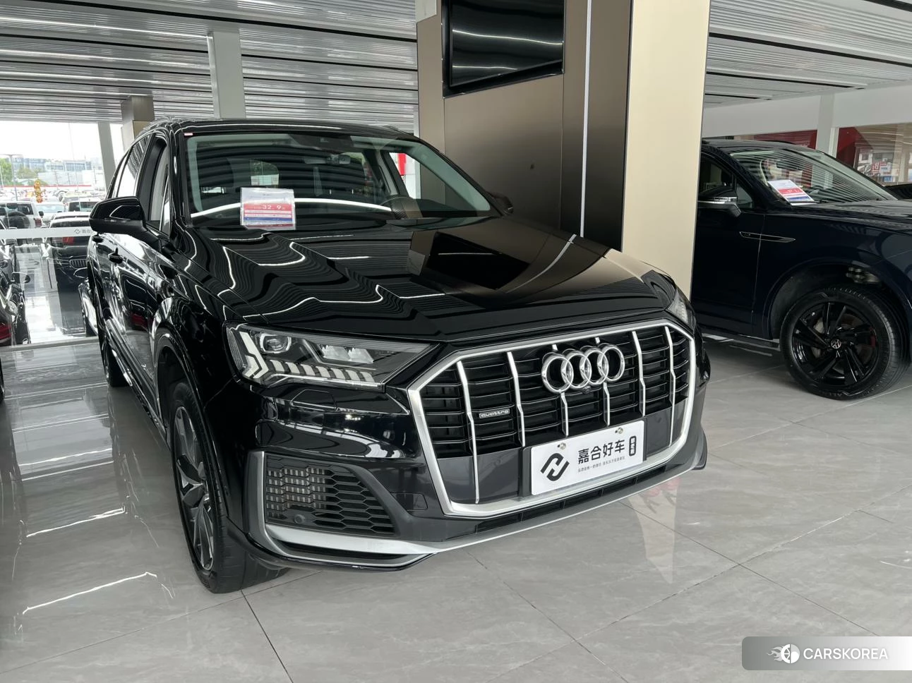 Audi Q7 2020 Черный из Китая, фото 2