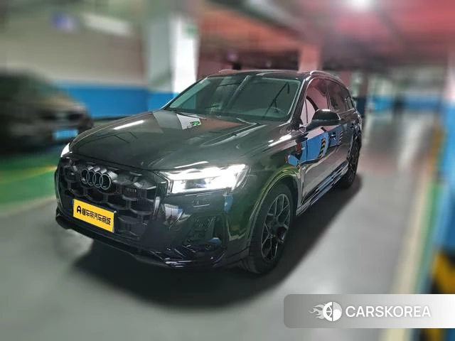 Audi Q7 2025 Черный из Китая, фото 2