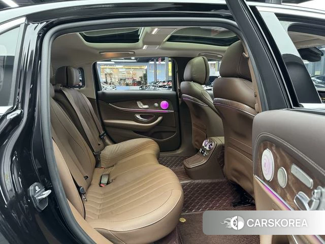 Mercedes-Benz E-class 2021 Черный из Китая, фото 2