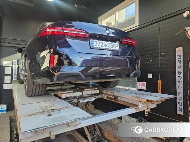 BMW 5 Series (G60) 2024 Черный из Кореи, фото 2