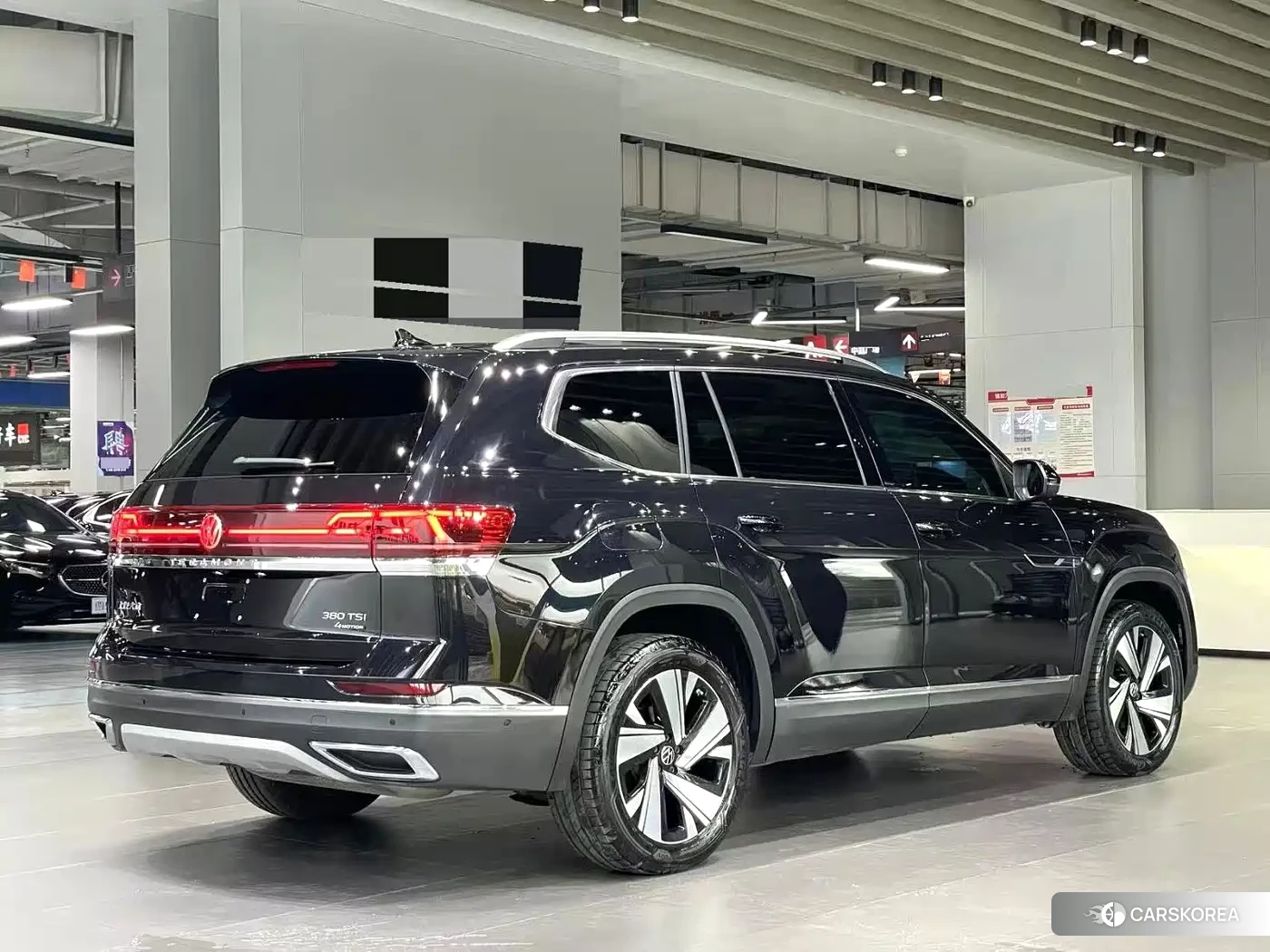 Volkswagen Touareg 2024 Черный из Китая, фото 2