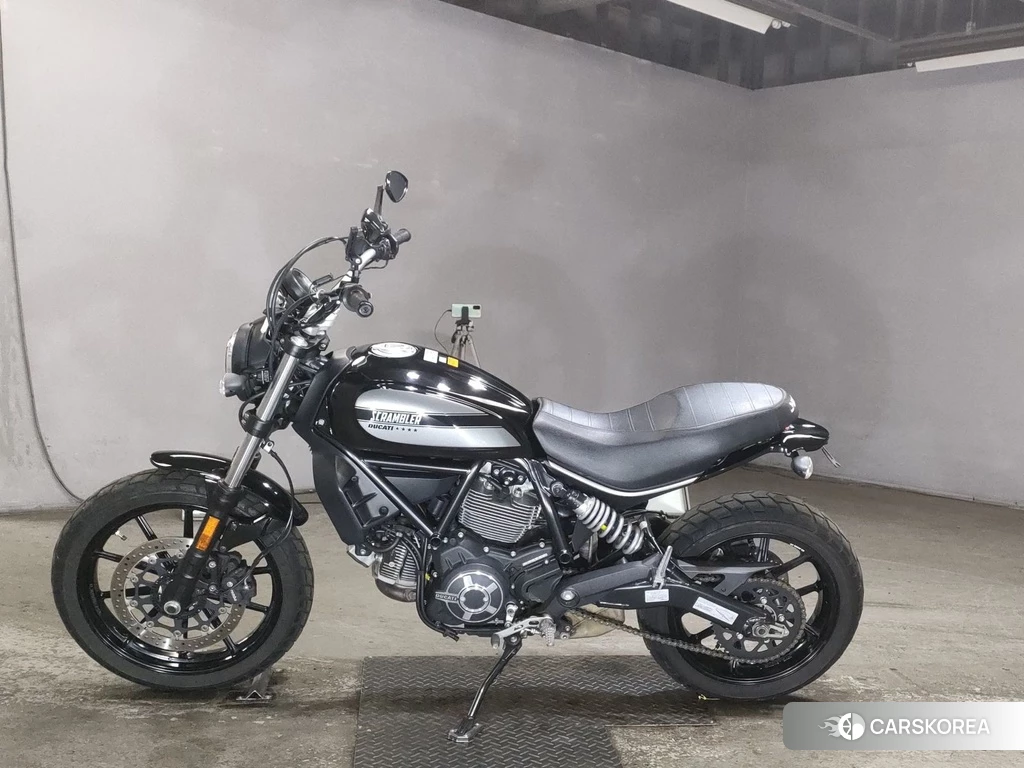 Проданный Ducati SCRAMBLER SIXTY2 2017 из Японии
