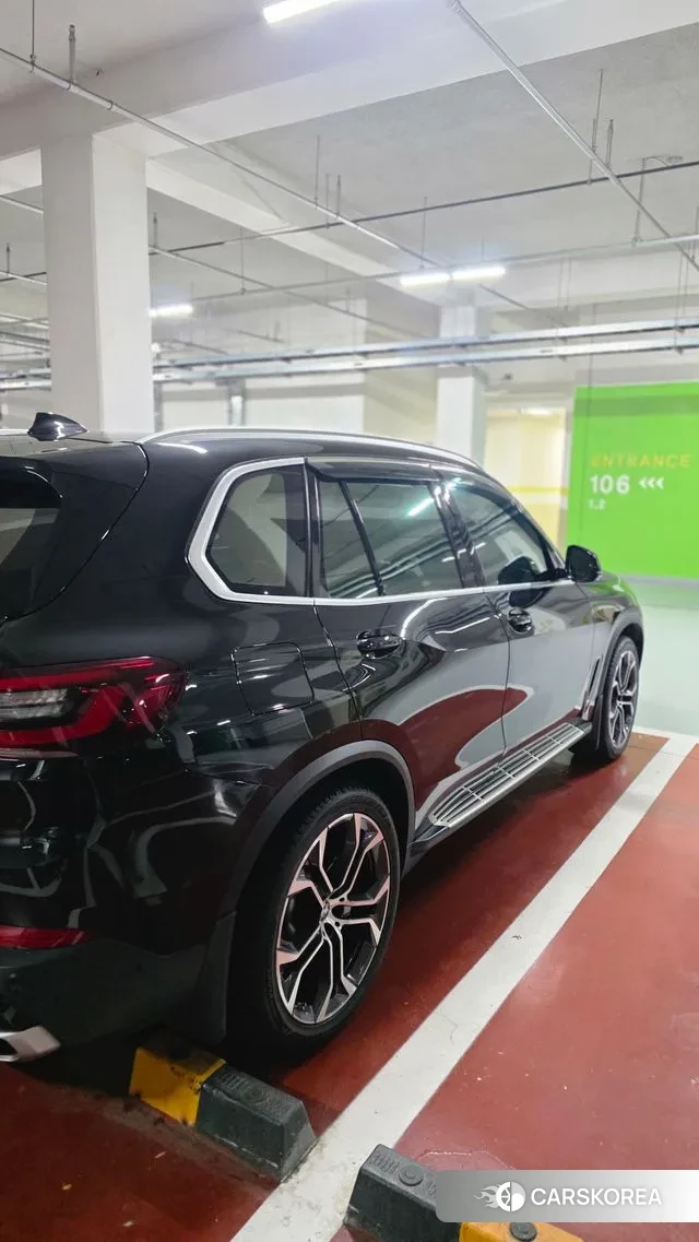 BMW X5 (G05) 2023 Черный из Кореи, фото 2