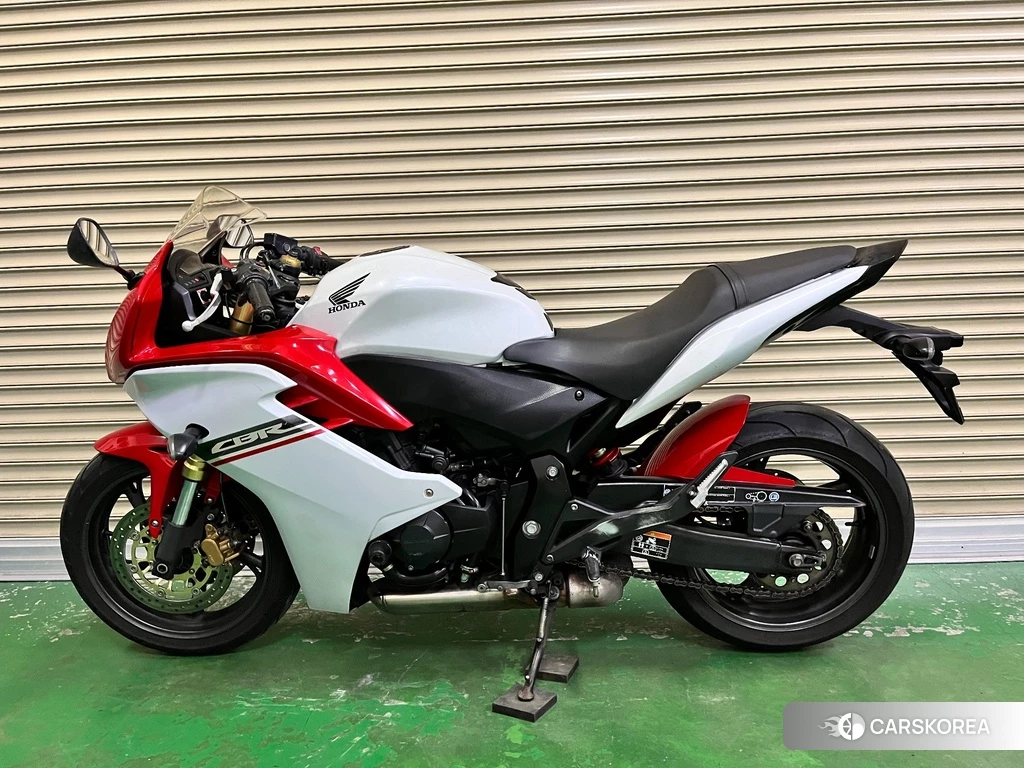 Проданный Honda CBR600F 2011 из Японии