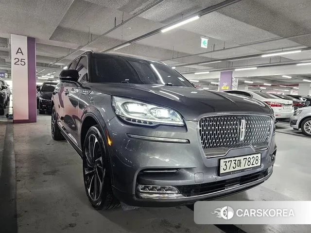 Lincoln Aviator 2nd generation 2023 Серебристо-серый из Кореи, фото 3